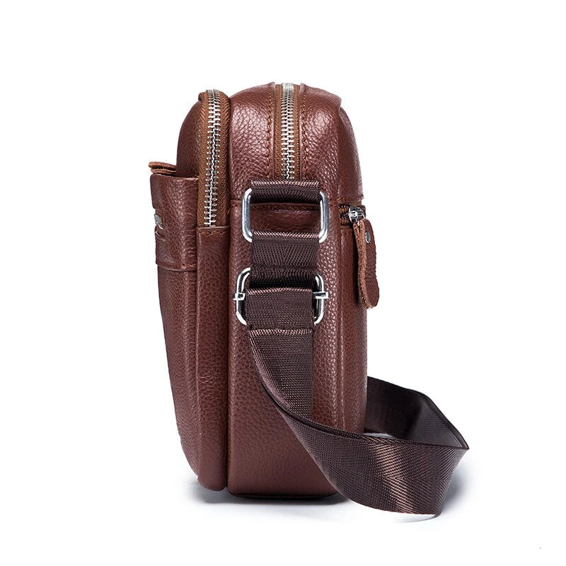 Bolsa Transversal Masculina em Couro Modelo Iron Cross