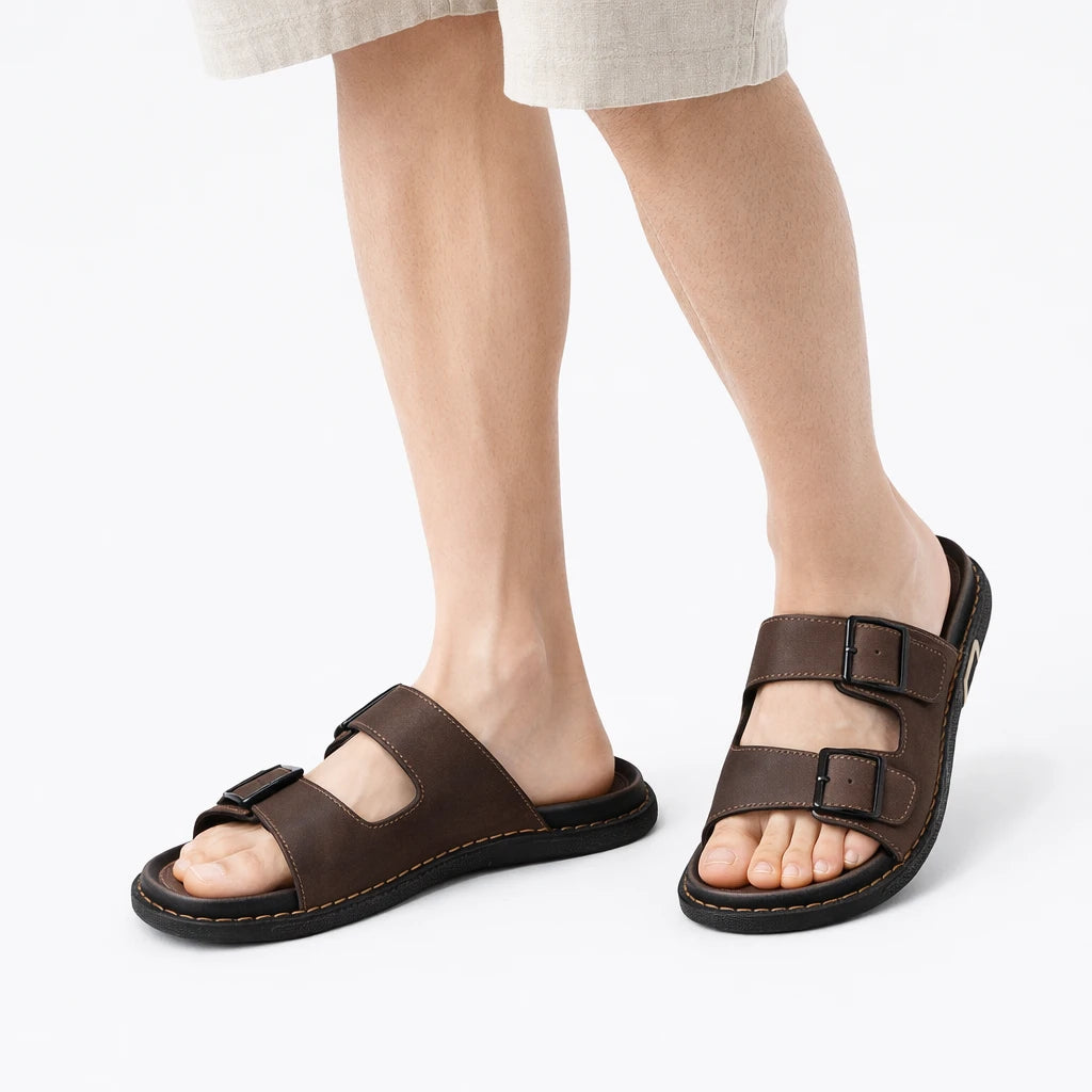 Sandália Papete Masculina em Couro Baron Double-Buckle Marrom