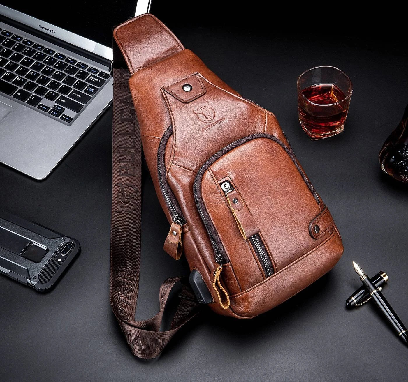 Shoulder Bag Masculina BullCaptain em Couro Modelo Pulse